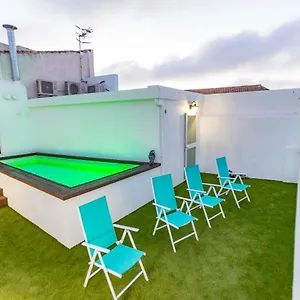 https://espectacular-apartamento-con-piscina-solarium-en-el-centro-y1.es-andalucia.com